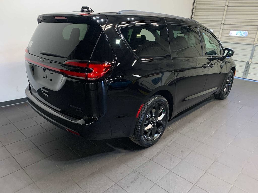 New 2026 Chrysler Pacifica Limited Passenger Van