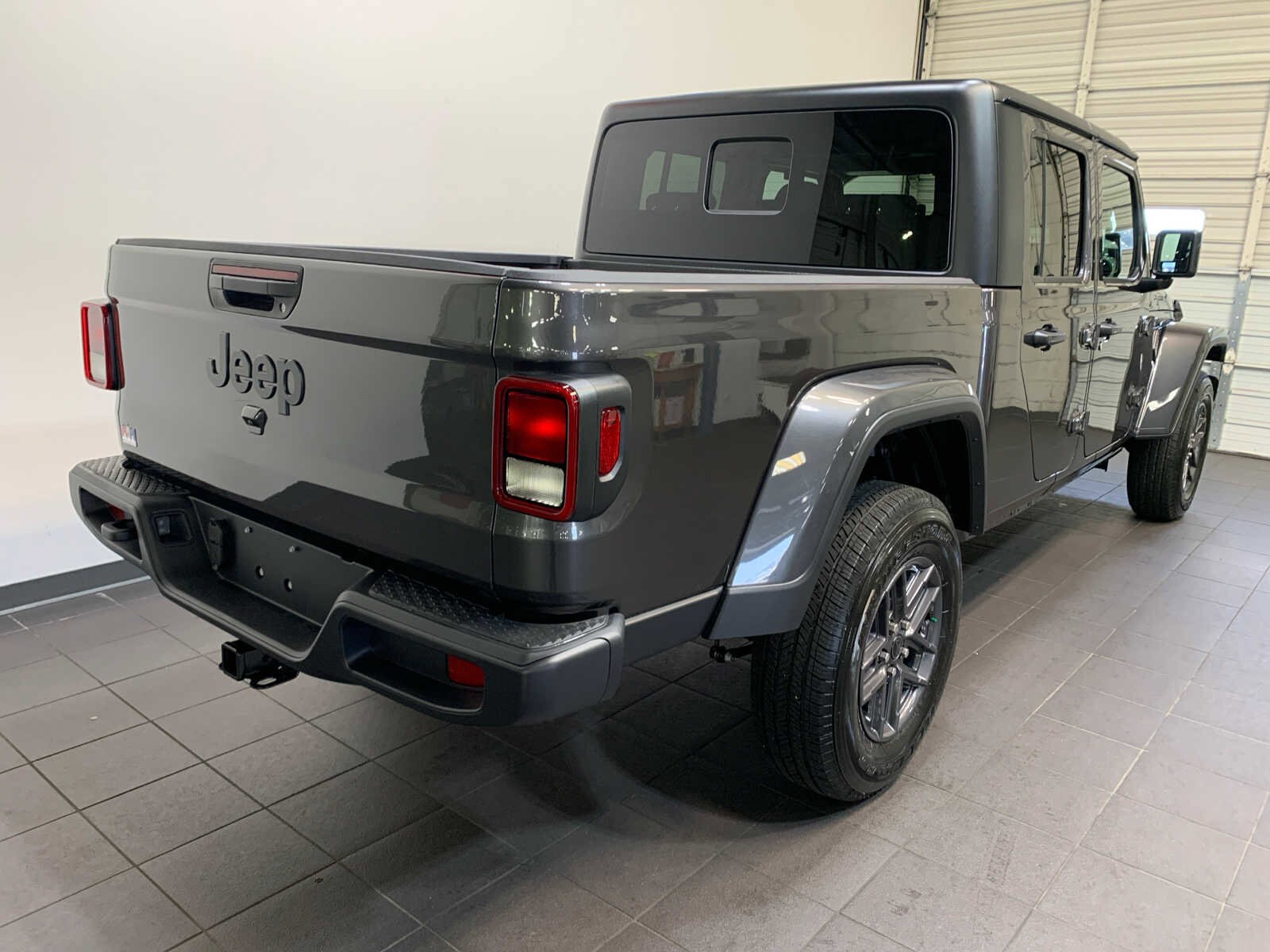 2025 Jeep Gladiator Sport S photo 3