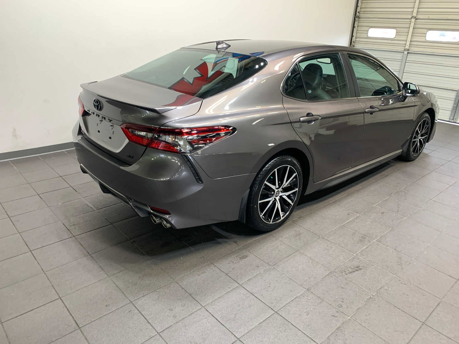 2022 Toyota Camry SE photo 3