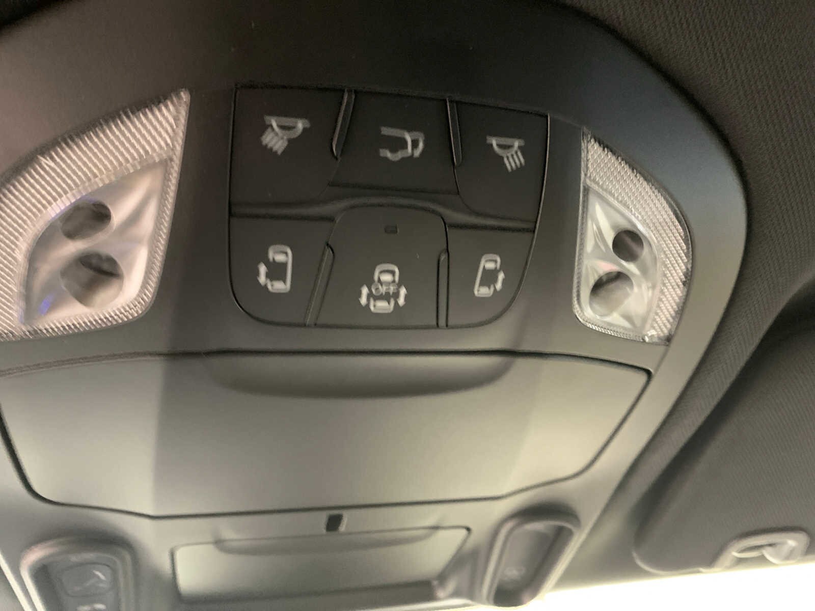 2026 Chrysler Pacifica Limited - Photo 8