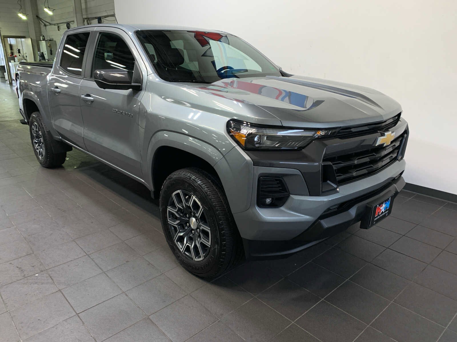 2024 Chevrolet Colorado LT photo 2