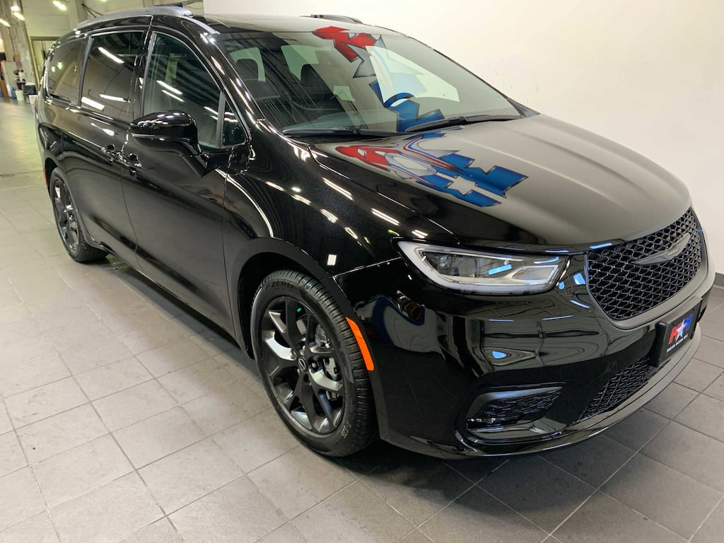 New 2026 Chrysler Pacifica Limited Passenger Van