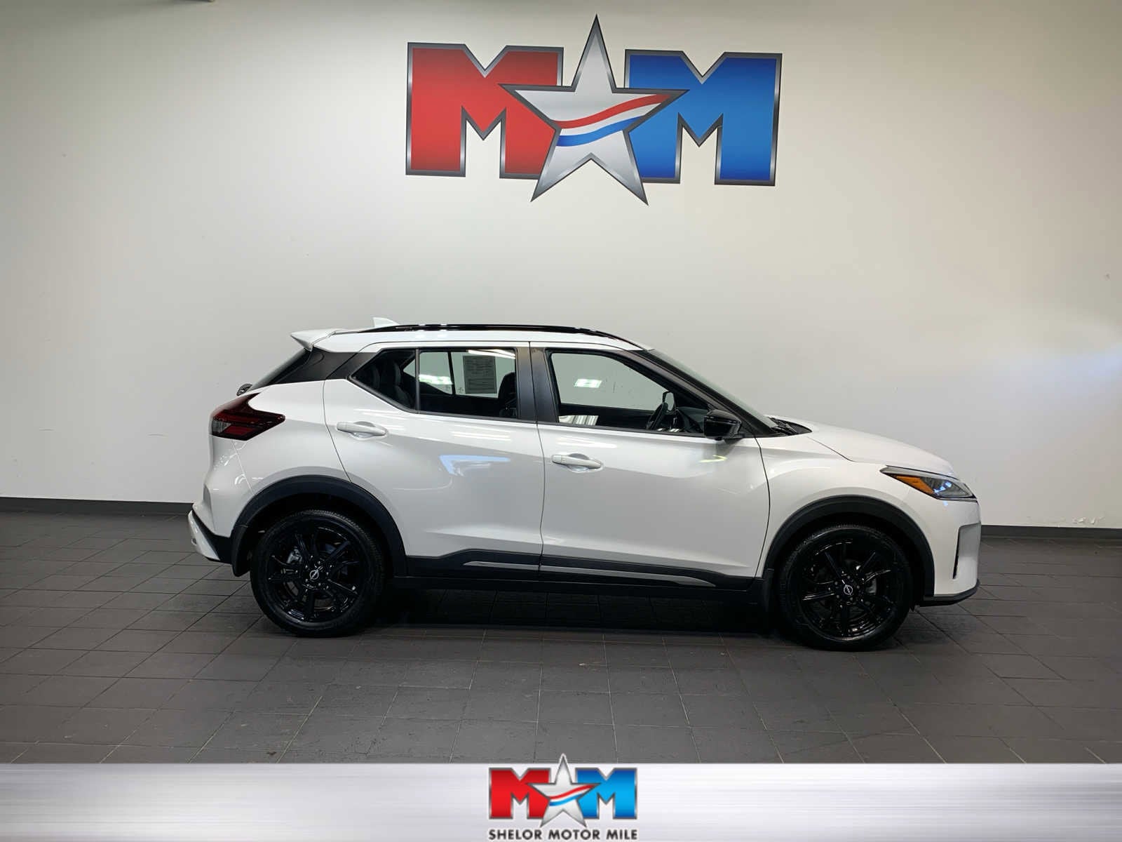 2022 Nissan Kicks SR