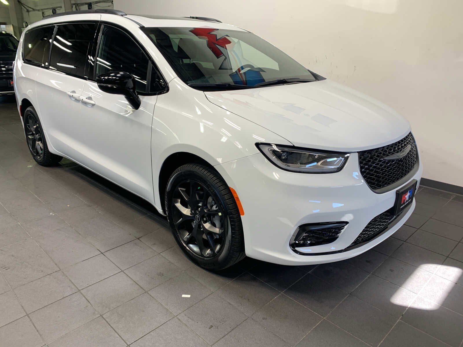 2026 Chrysler Pacifica Limited photo 2