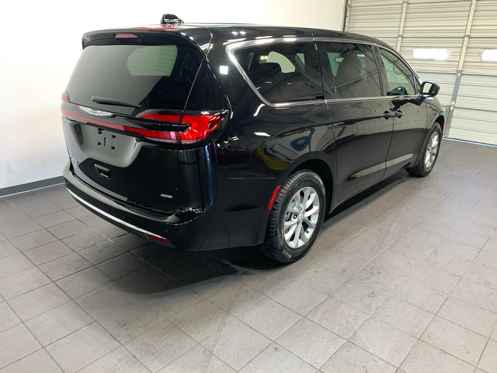 2026 Chrysler Pacifica photo 3