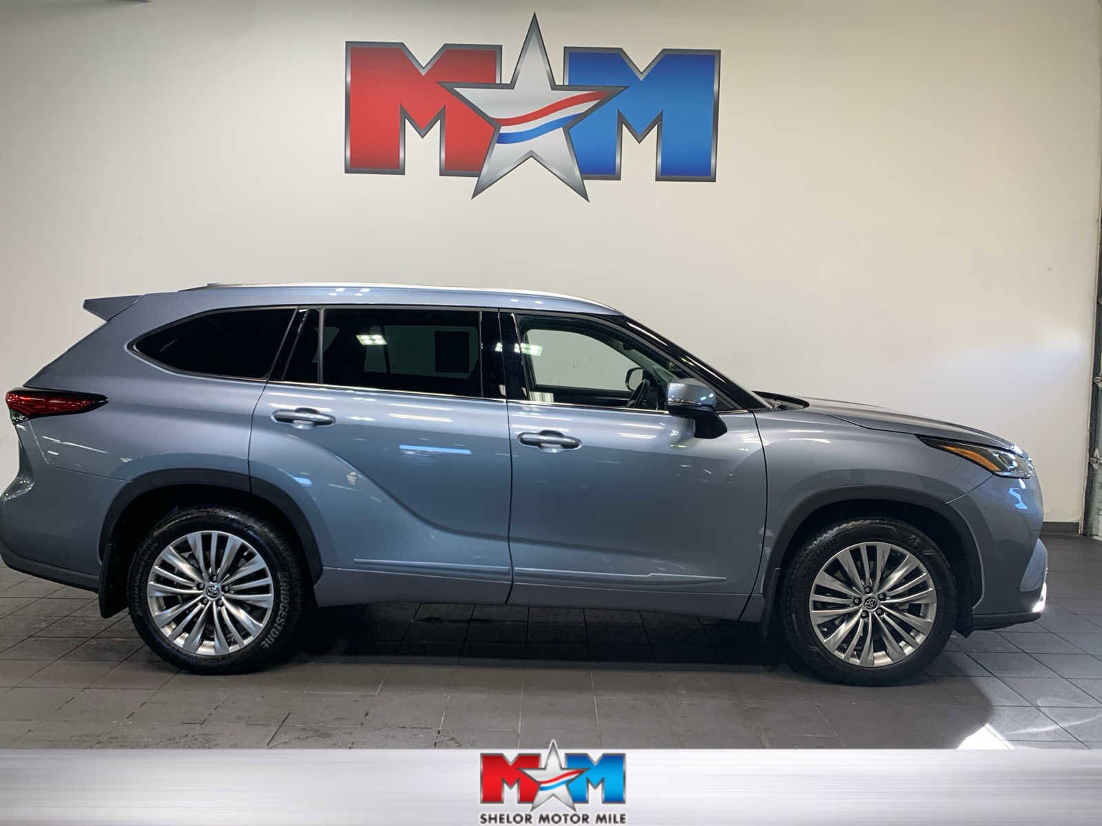 2023 Toyota Highlander L's photo