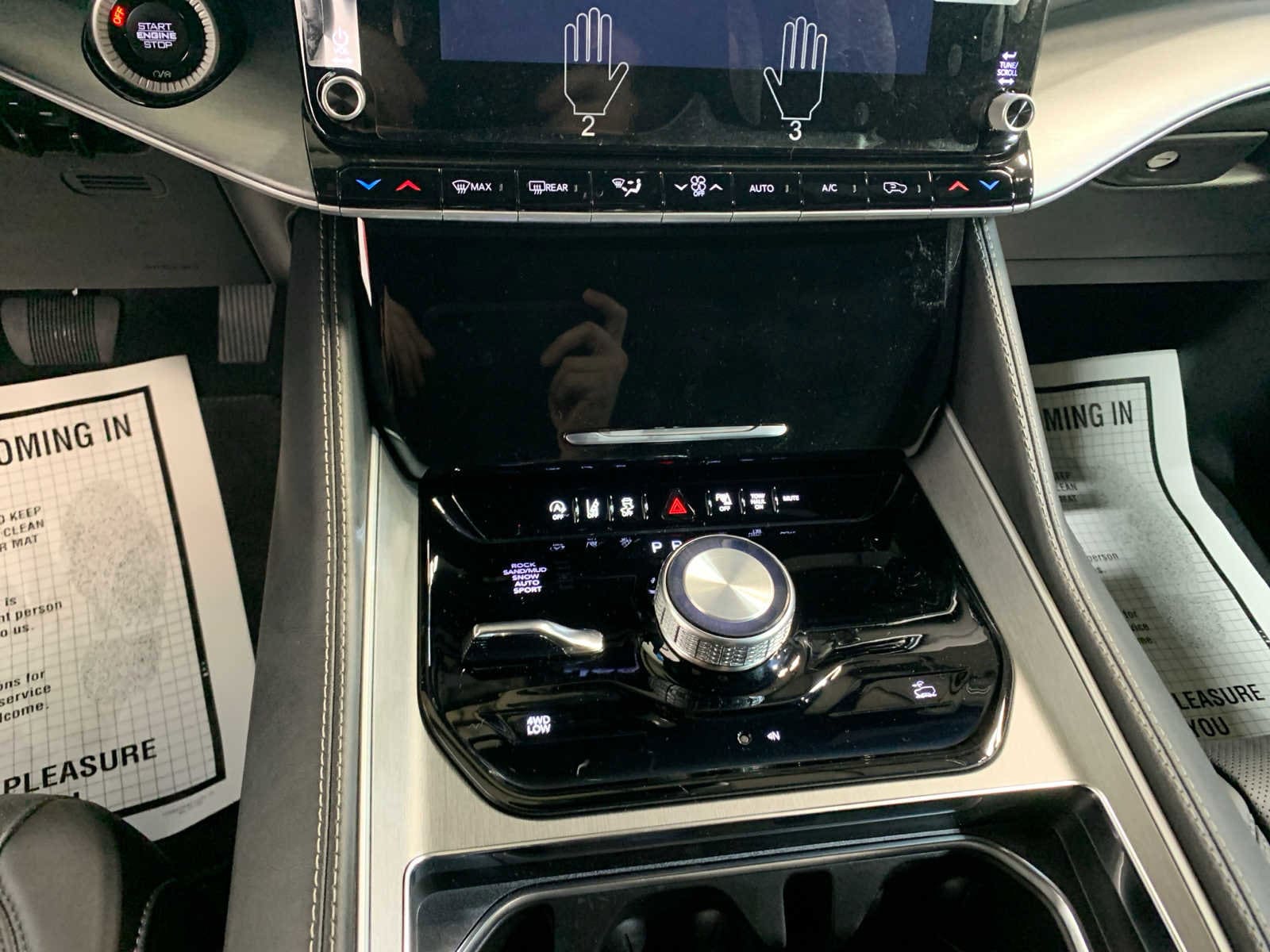 2025 Jeep Wagoneer Series II - Photo 15
