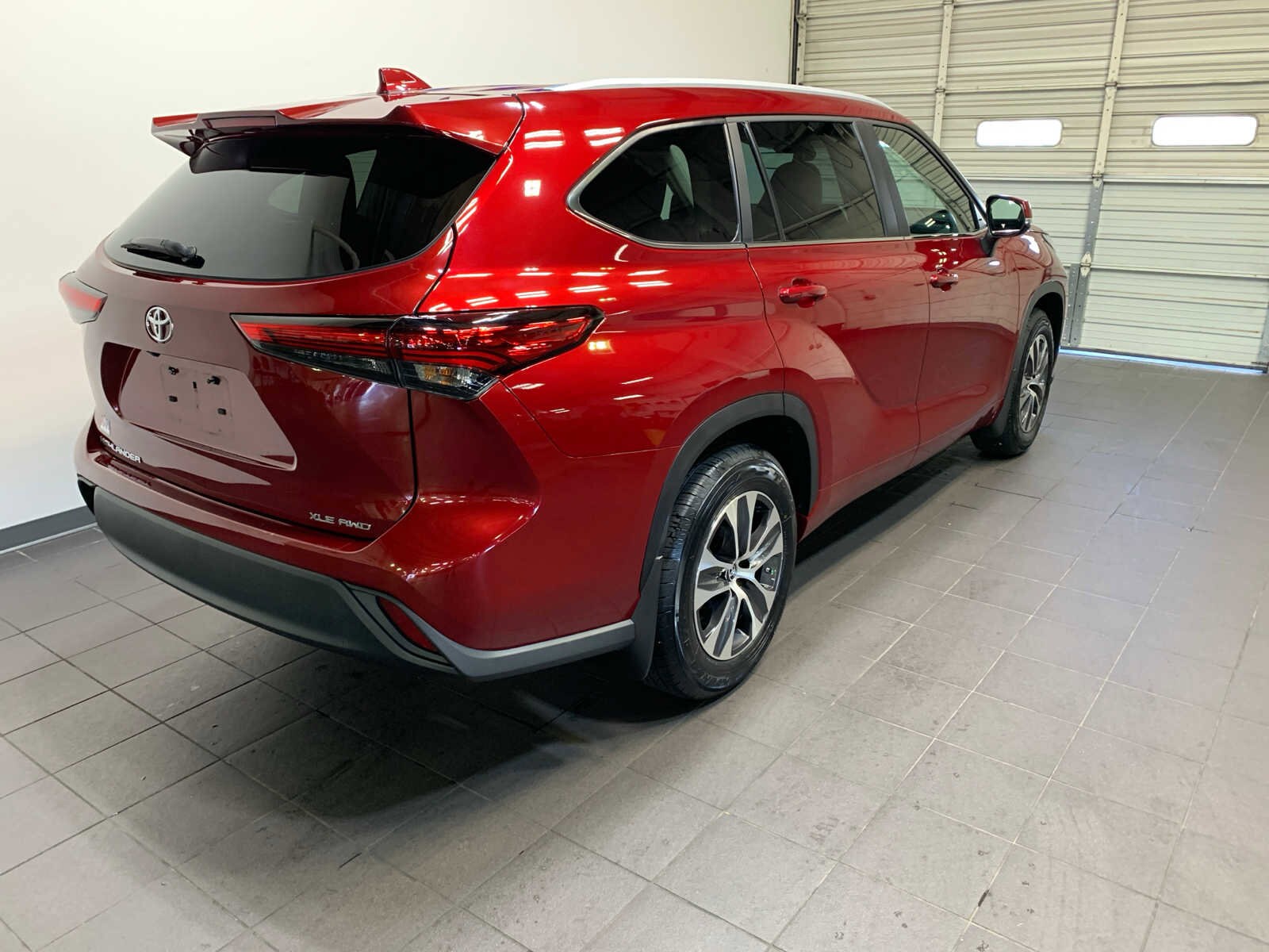 2023 Toyota Highlander XLE photo 3
