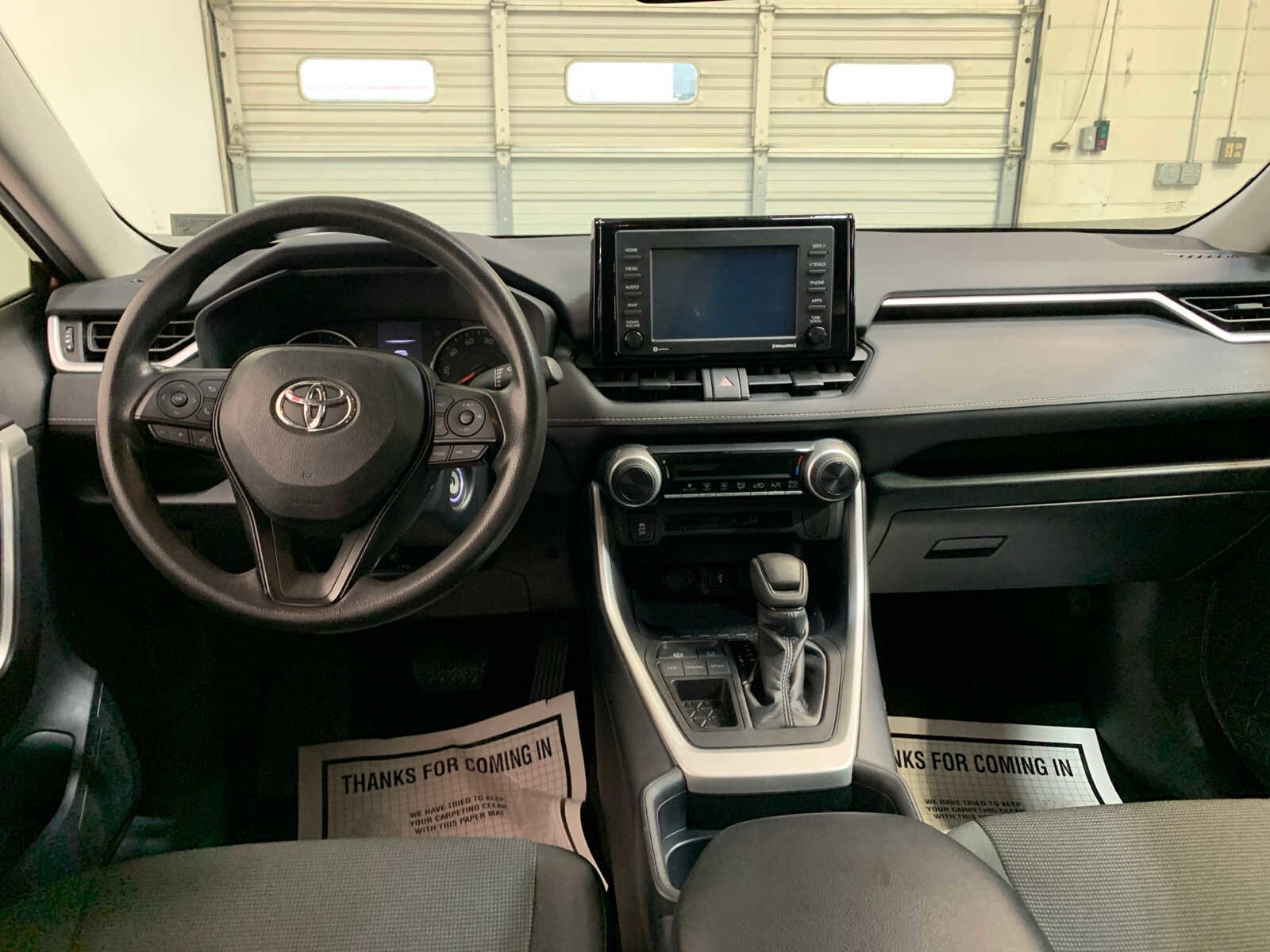 2020 Toyota RAV4 LE photo 4