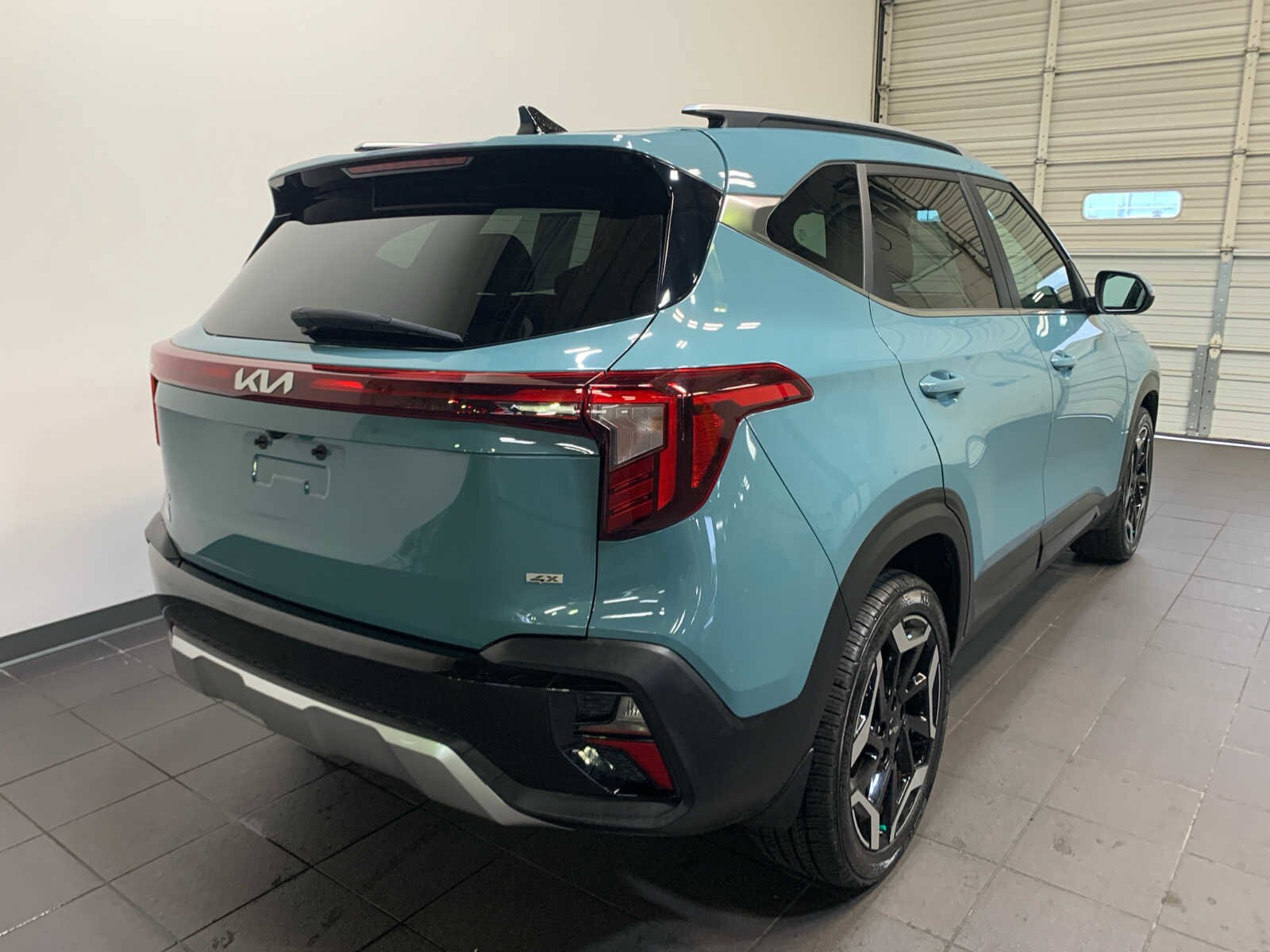 2024 Kia Seltos SX photo 3