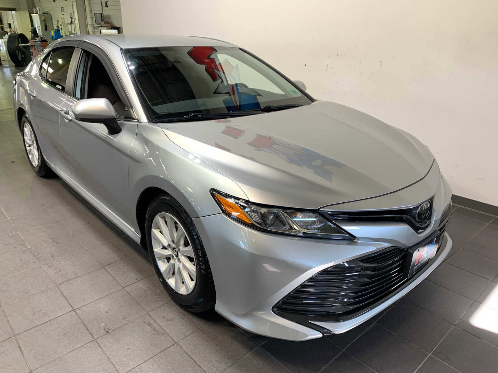 2020 Toyota Camry LE photo 2