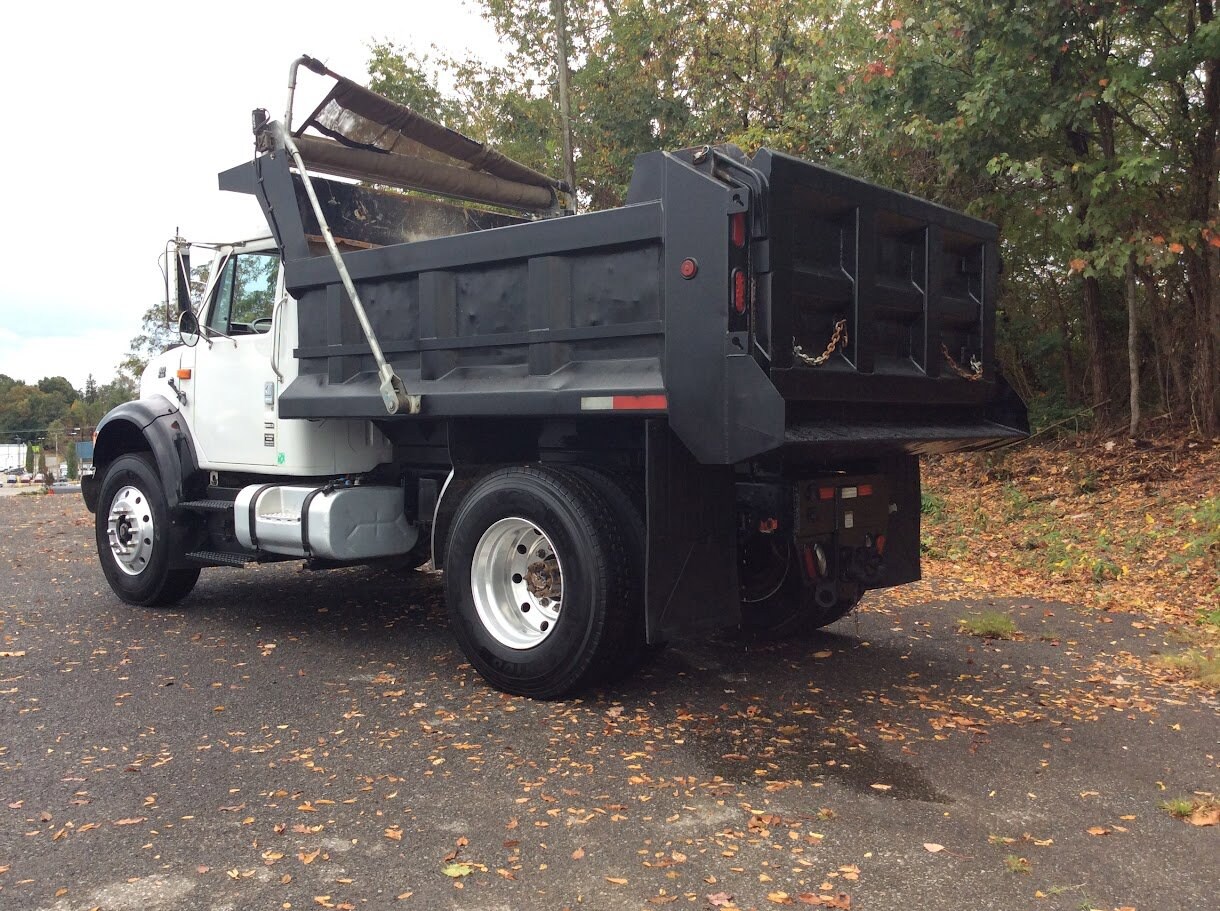 1997 International 4900 photo 2