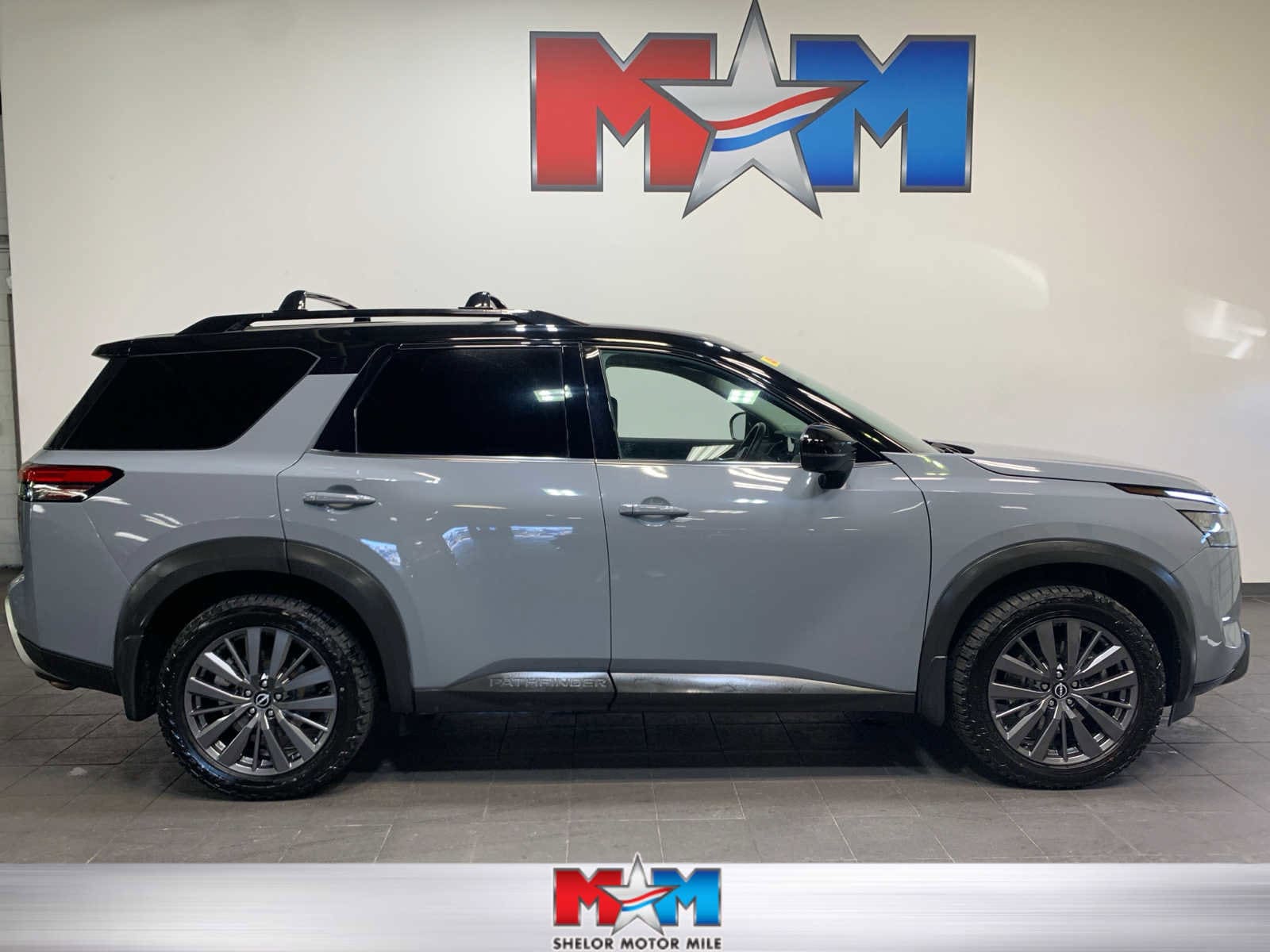 2022 Nissan Pathfinder SL