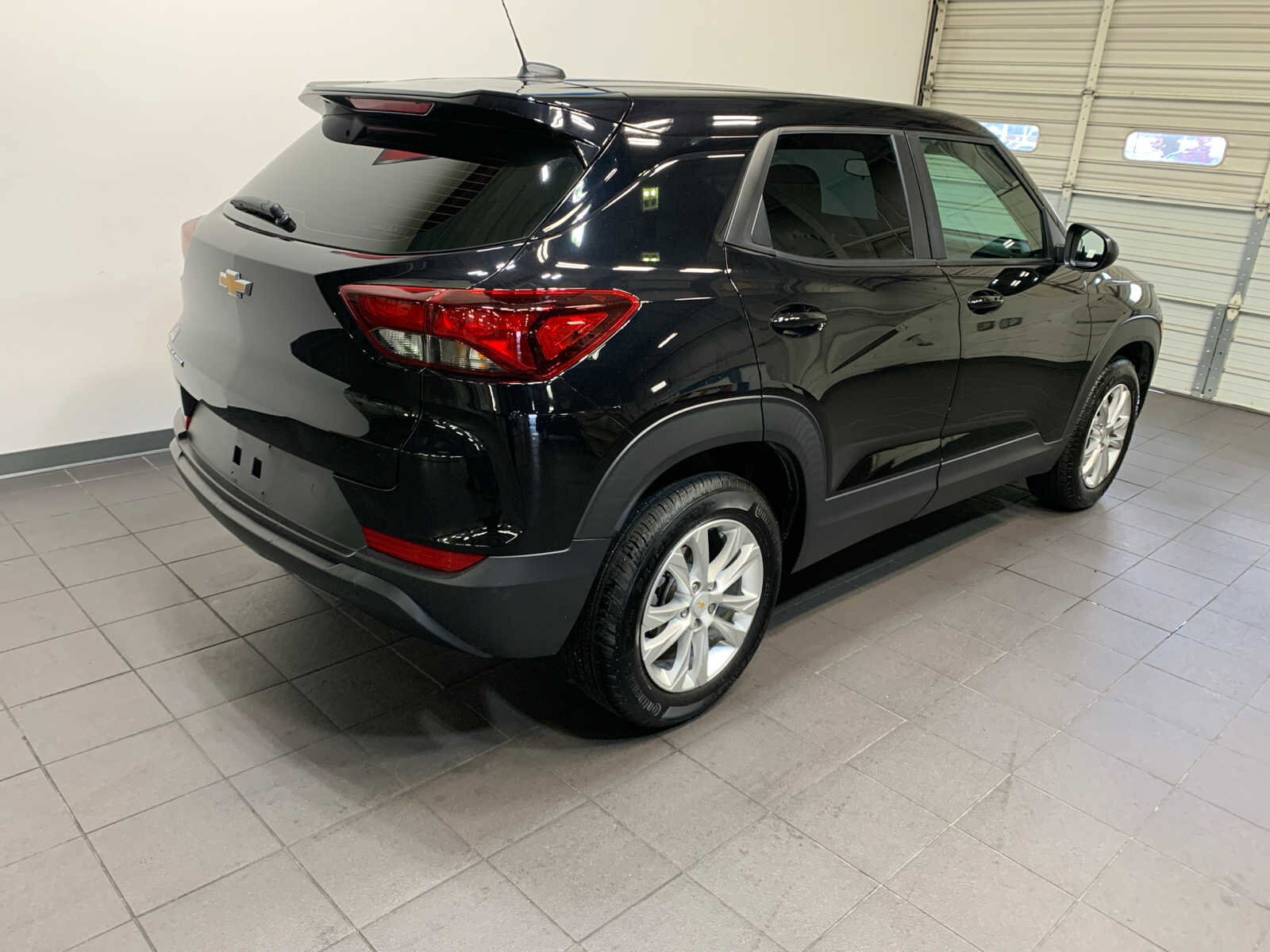 2023 Chevrolet Trailblazer LS photo 3