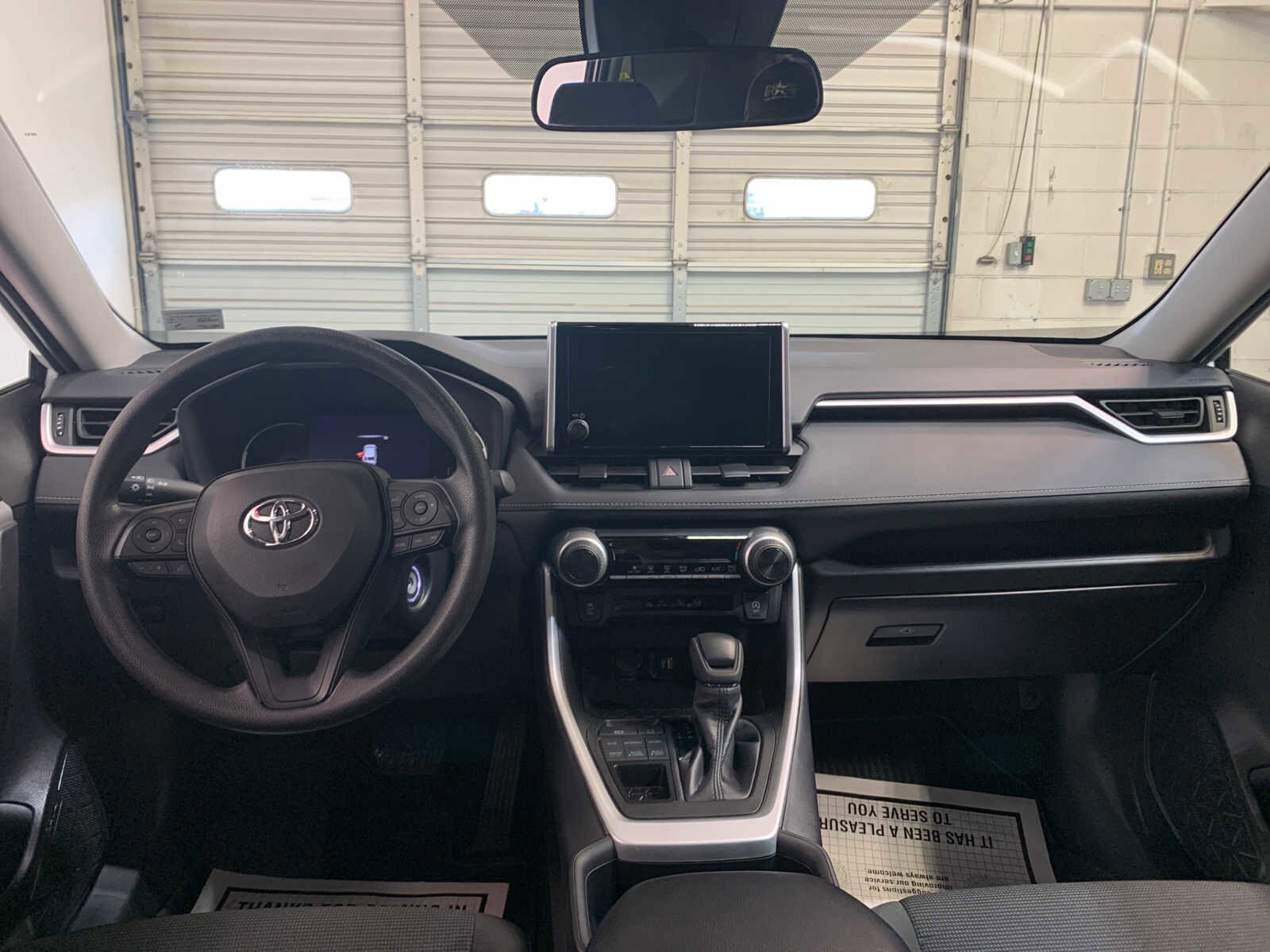 2023 Toyota RAV4 LE photo 4