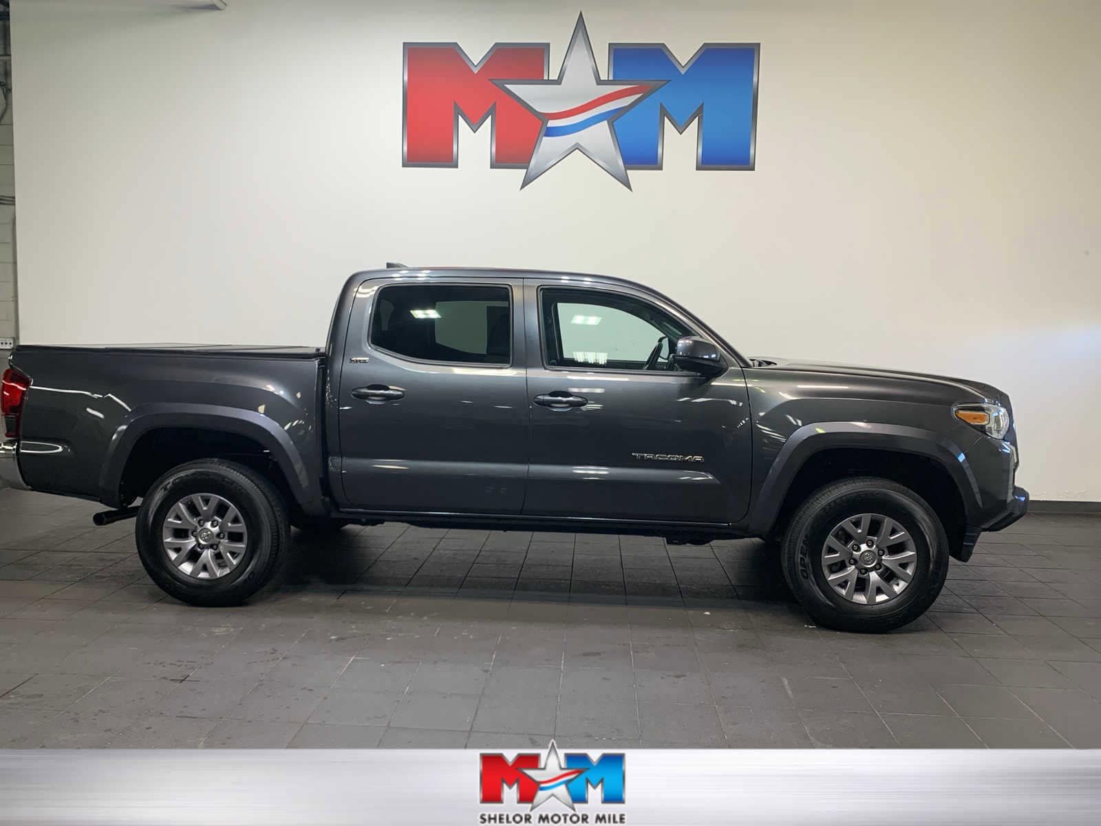 2019 Toyota Tacoma SR5's photo