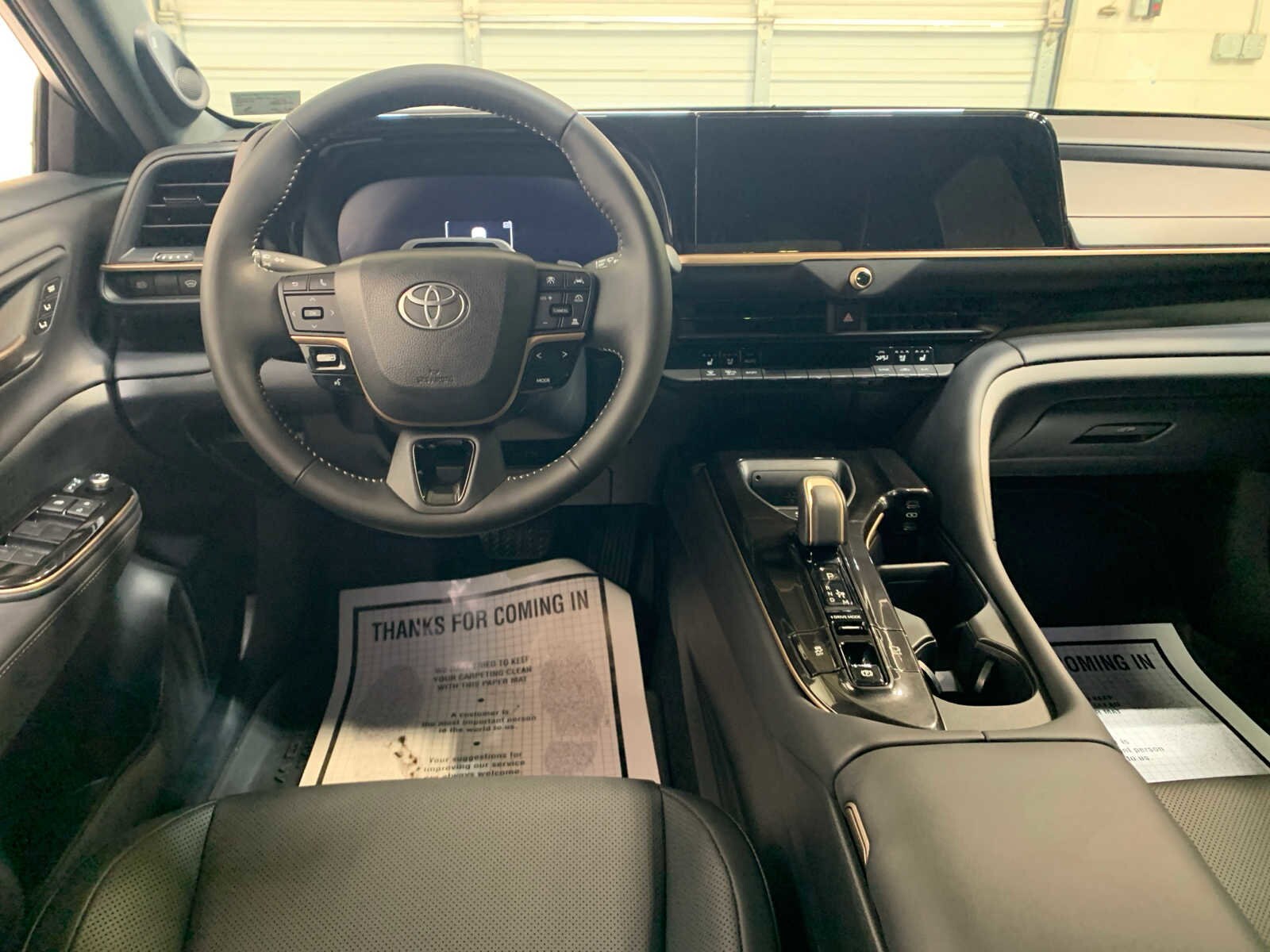 2025 Toyota Crown Platinum photo 4