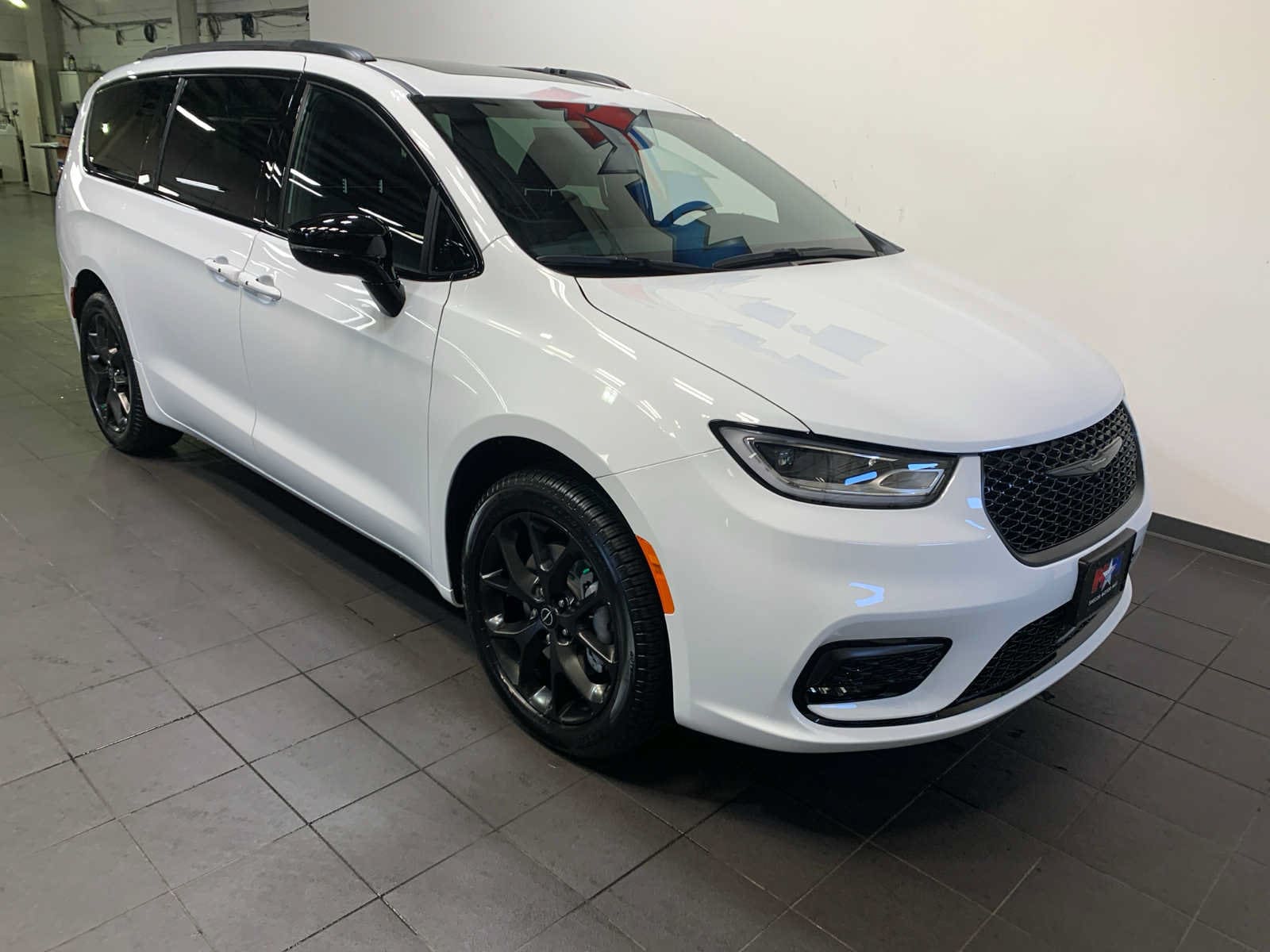 2026 Chrysler Pacifica Limited - Photo 3