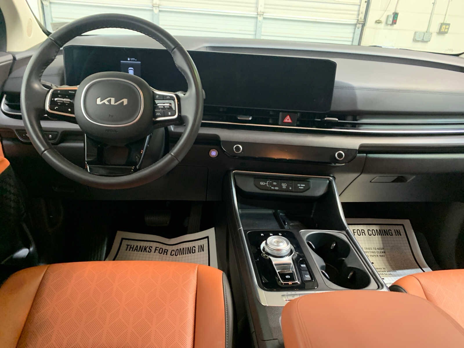 2025 Kia Carnival EX photo 4