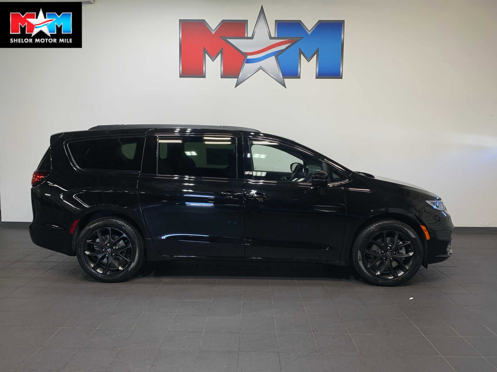 2026 Chrysler Pacifica Limited's photo