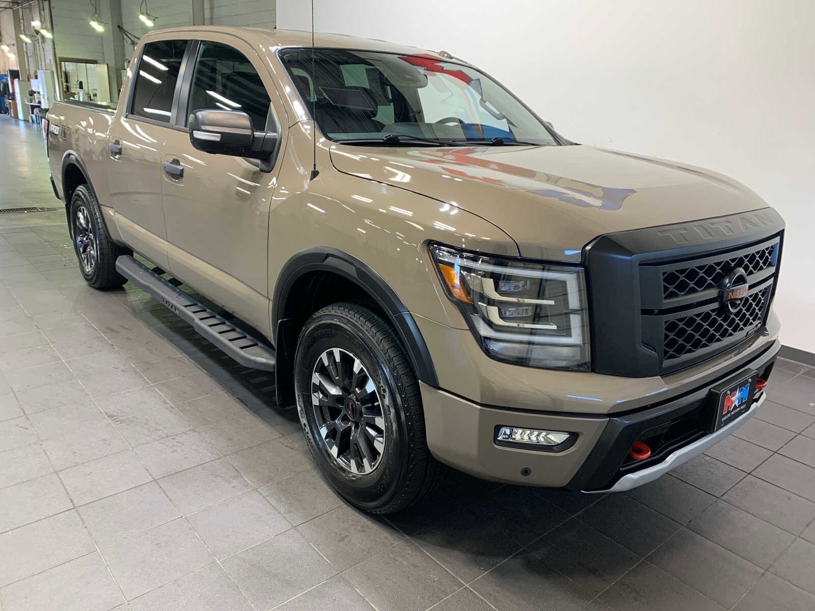 2021 Nissan Titan PRO-4X Crew Cab photo 2