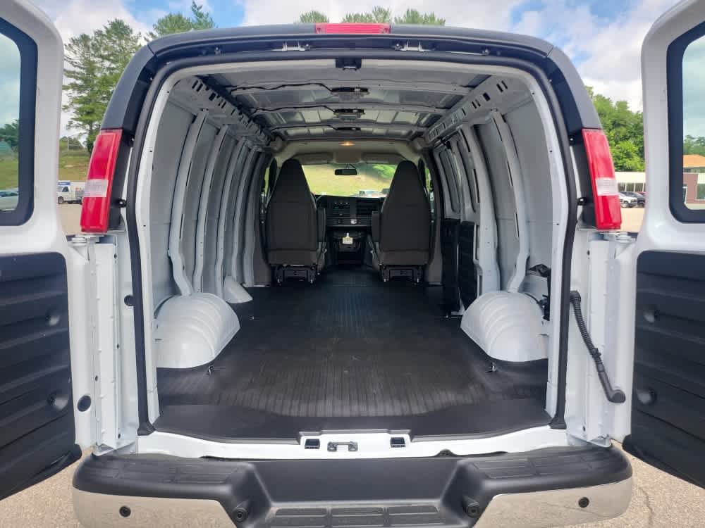 2026 Chevrolet Express Cargo Work Van - Photo 6
