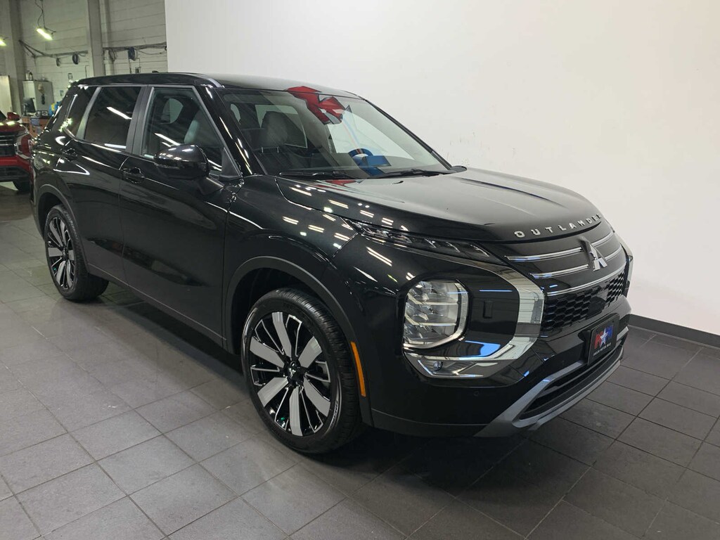New 2025 Mitsubishi Outlander SE SUV