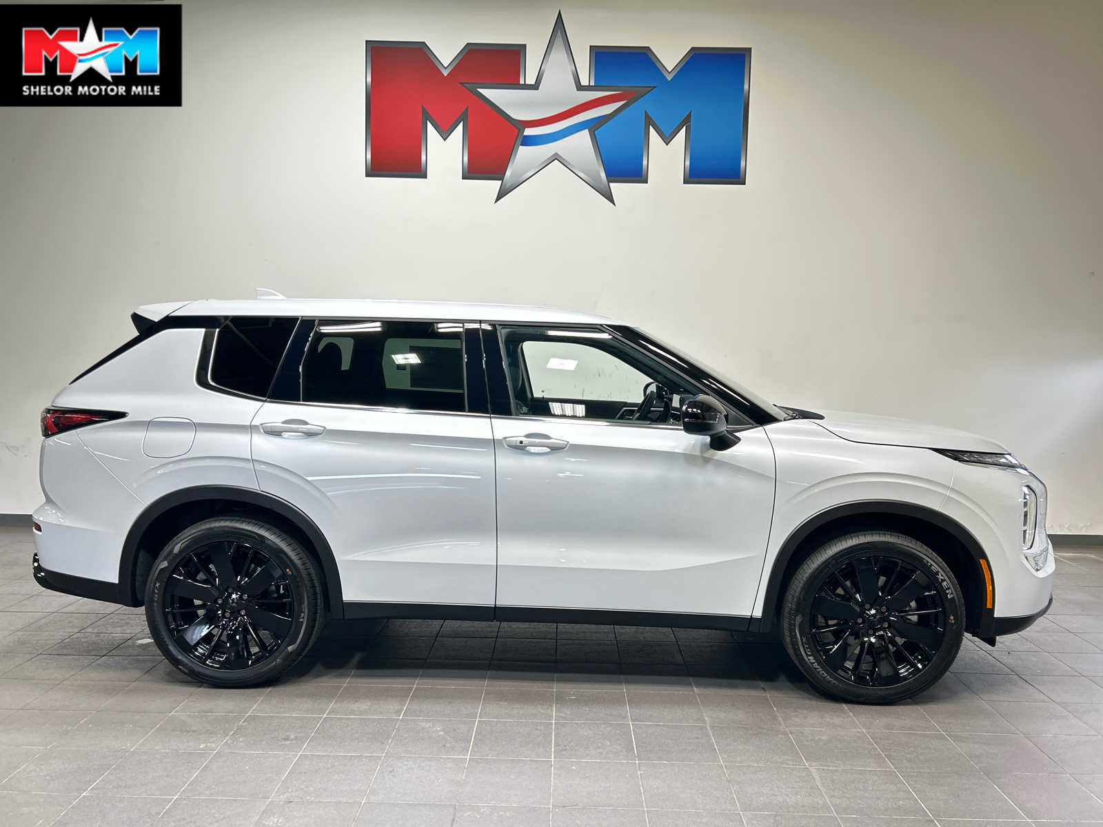 2026 Mitsubishi Outlander LE S-AWC's photo