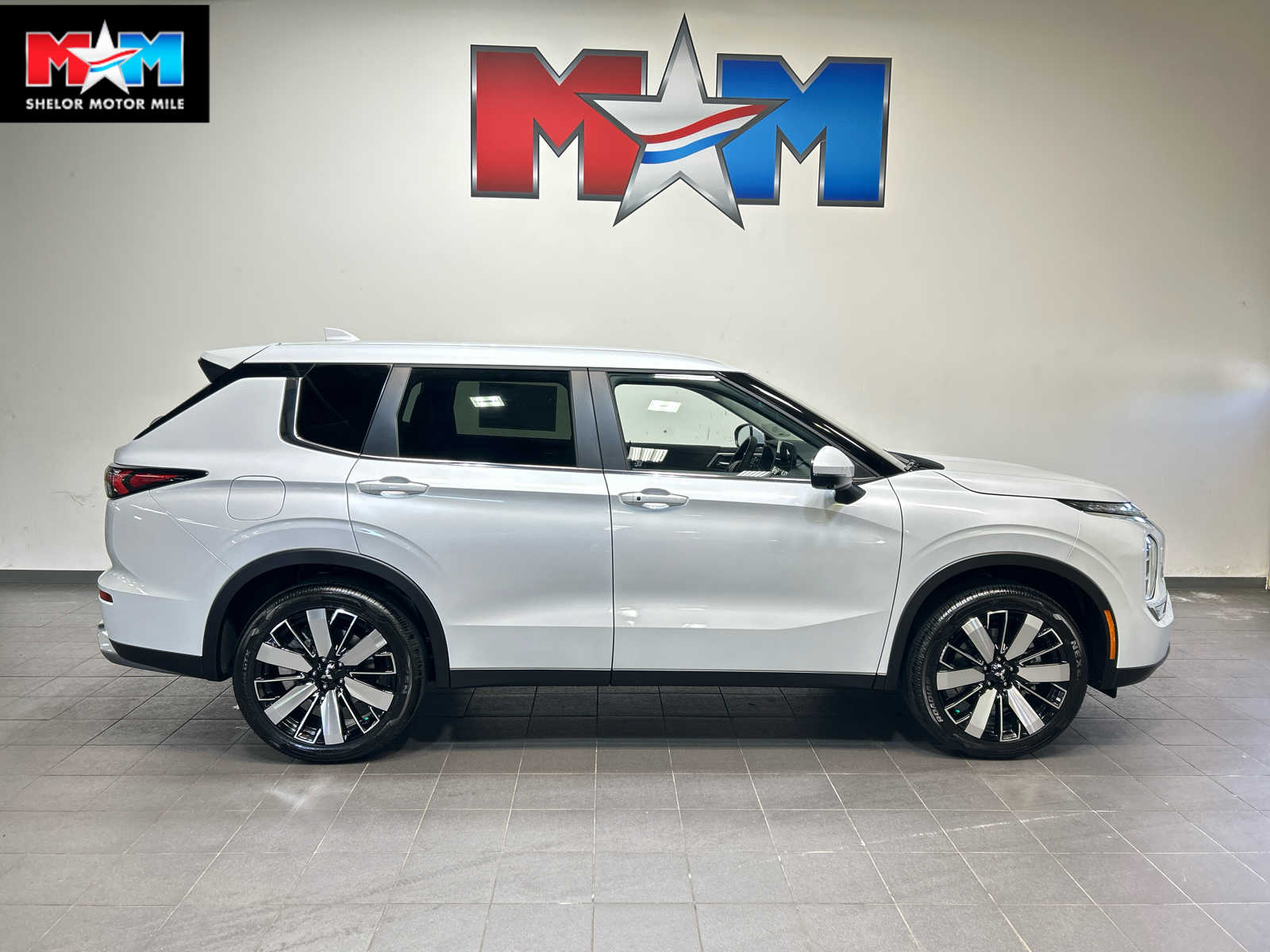 2026 Mitsubishi Outlander SE