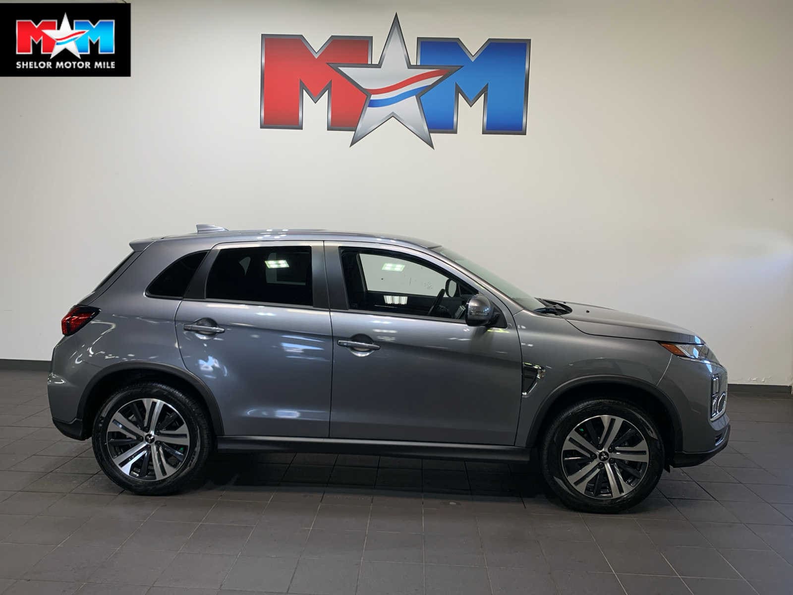 2025 Mitsubishi Outlander Sport SE's photo