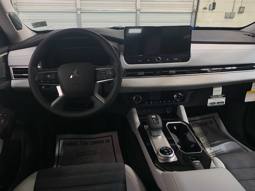 New 2025 Mitsubishi Outlander SE SUV