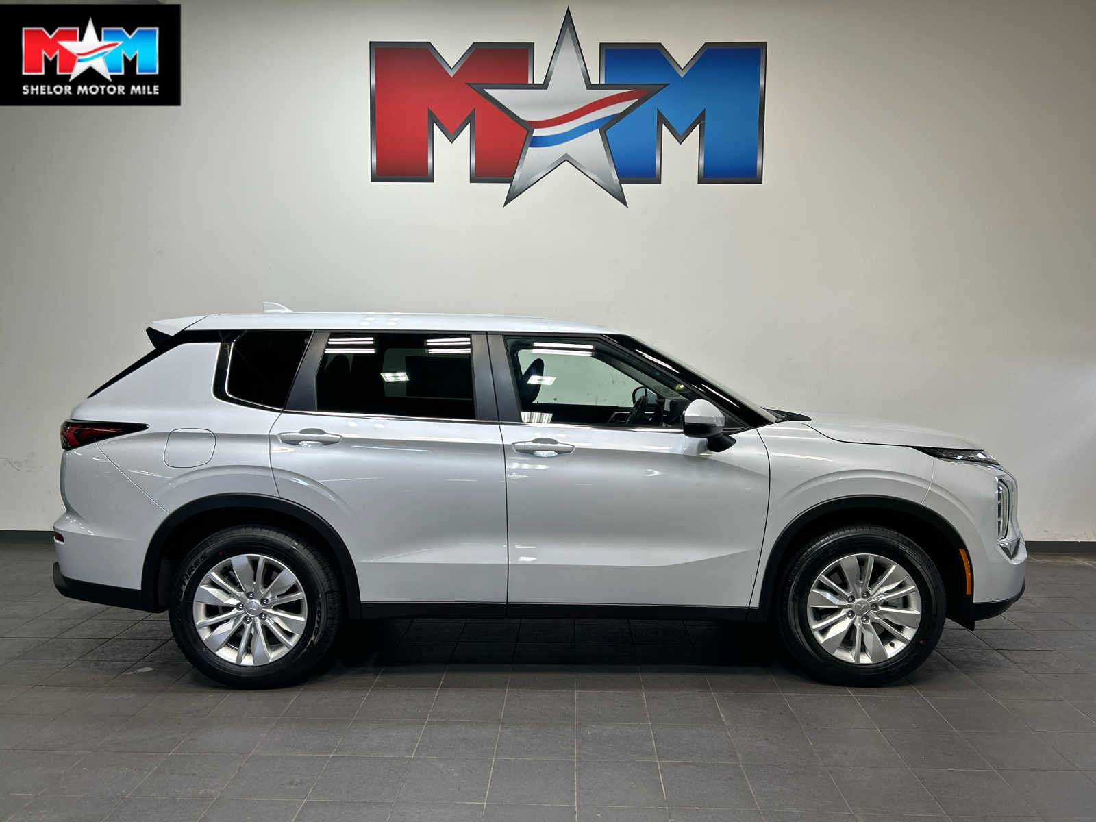 2026 Mitsubishi Outlander ES S-AWC's photo