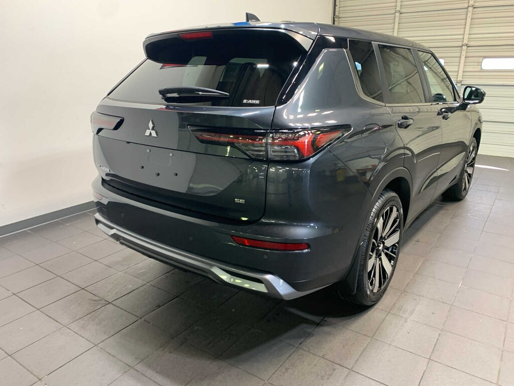 New 2026 Mitsubishi Outlander SE SUV