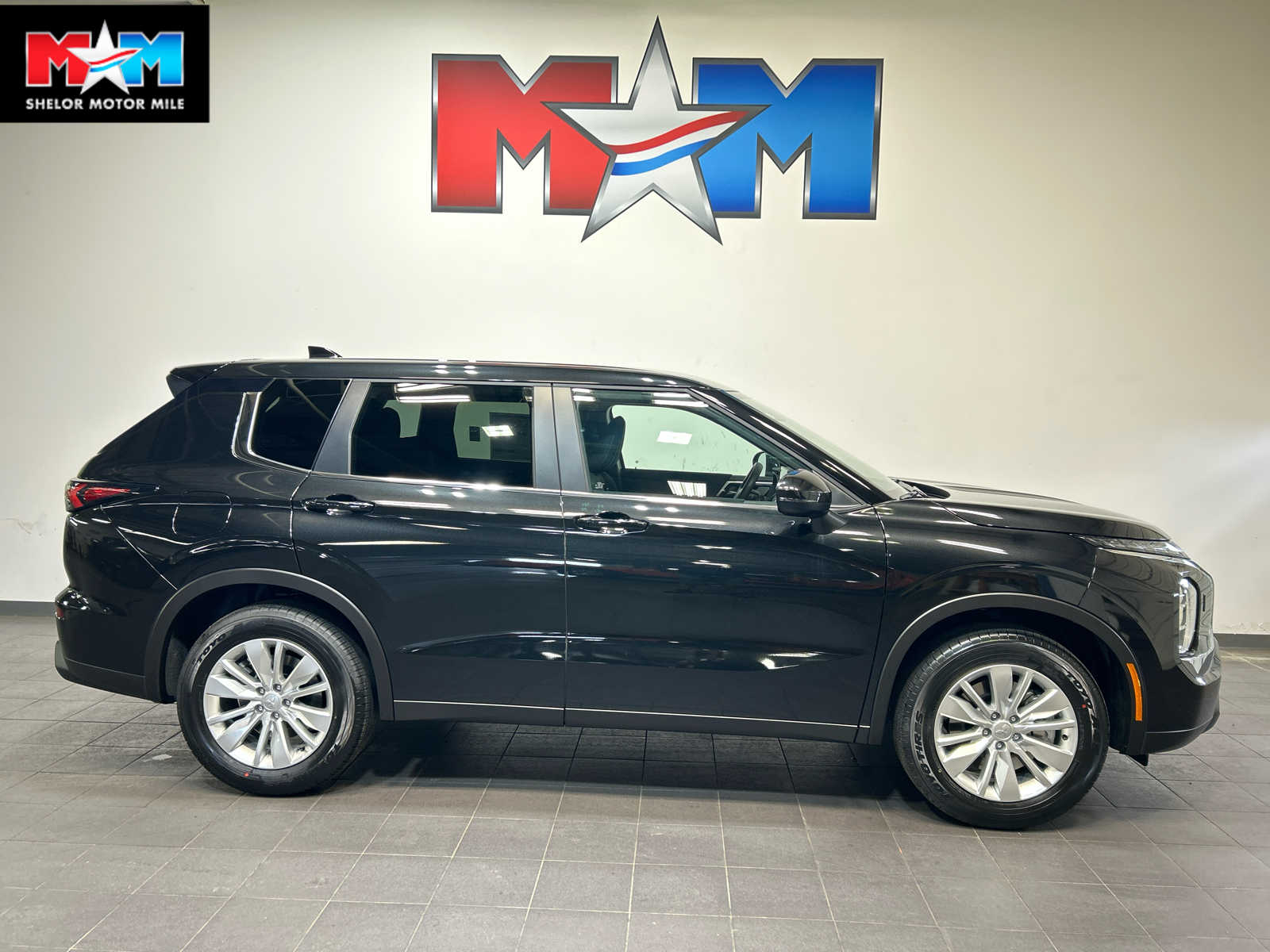 2026 Mitsubishi Outlander ES S-AWC's photo