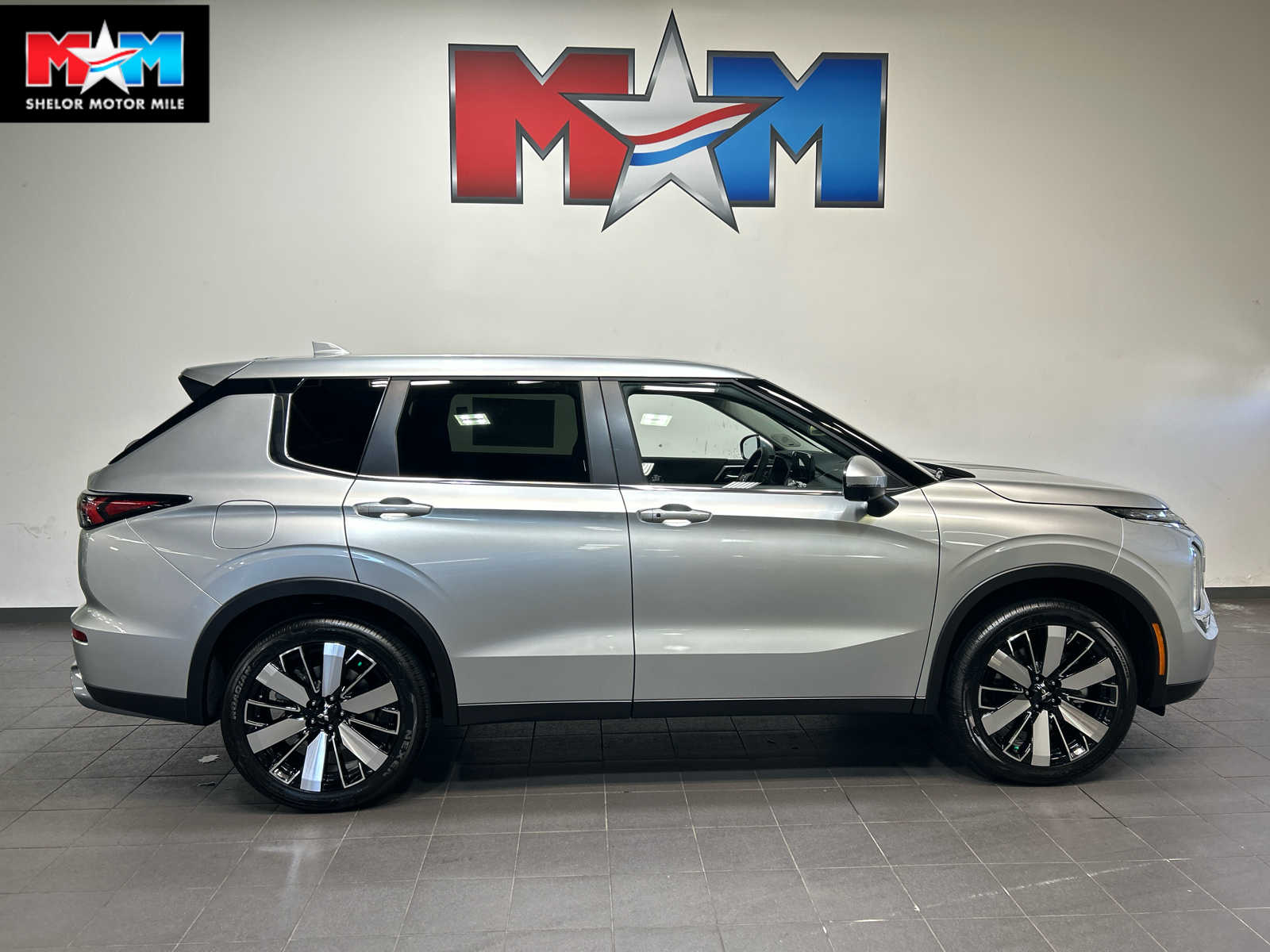 2026 Mitsubishi Outlander SE