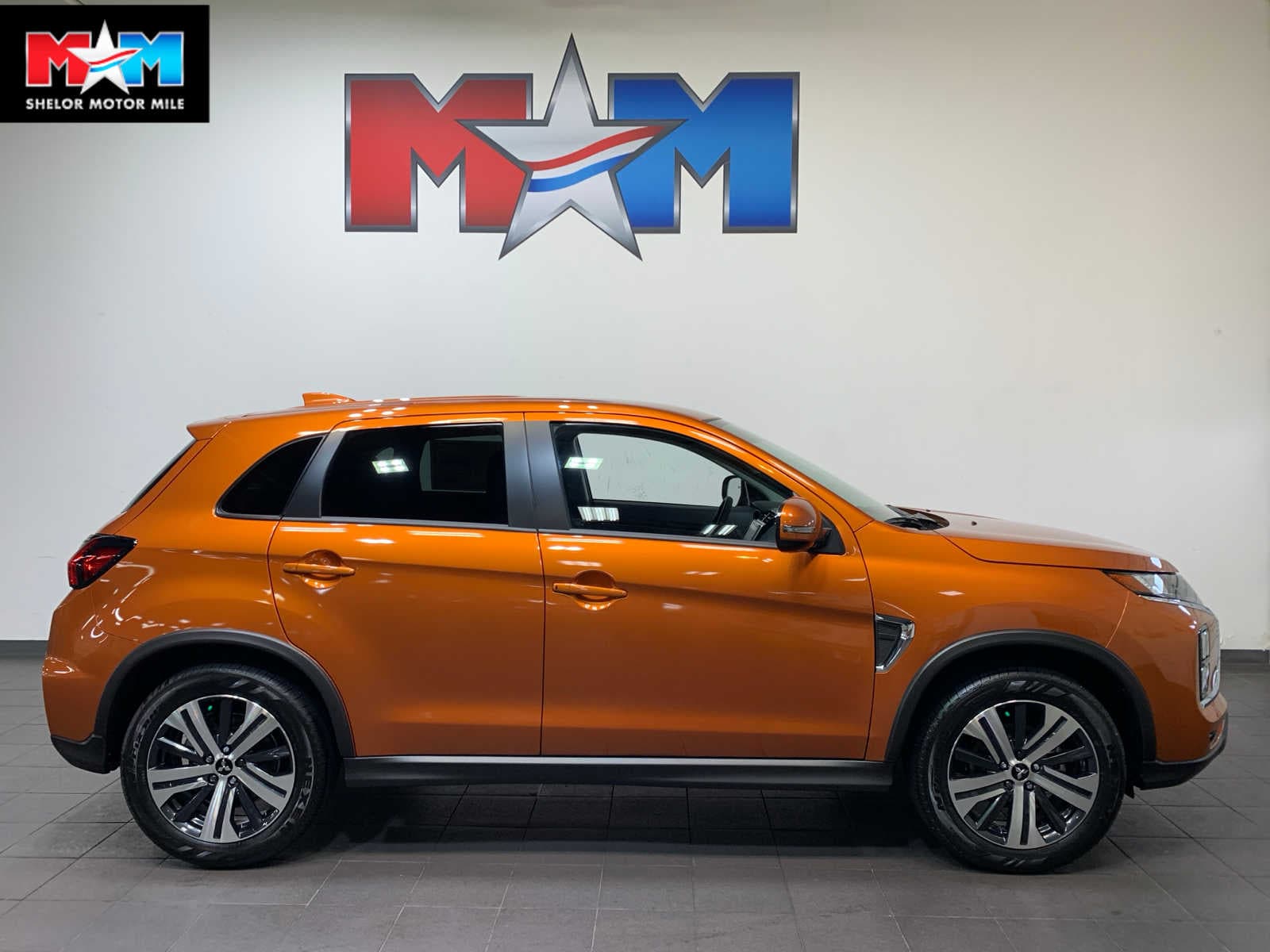 2025 Mitsubishi Outlander Sport SE's photo