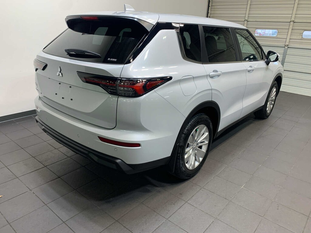 New 2026 Mitsubishi Outlander ES SUV