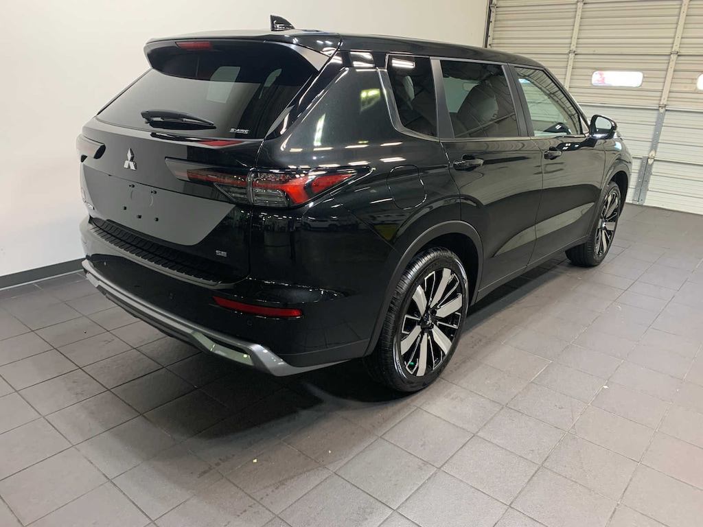 New 2025 Mitsubishi Outlander SE SUV