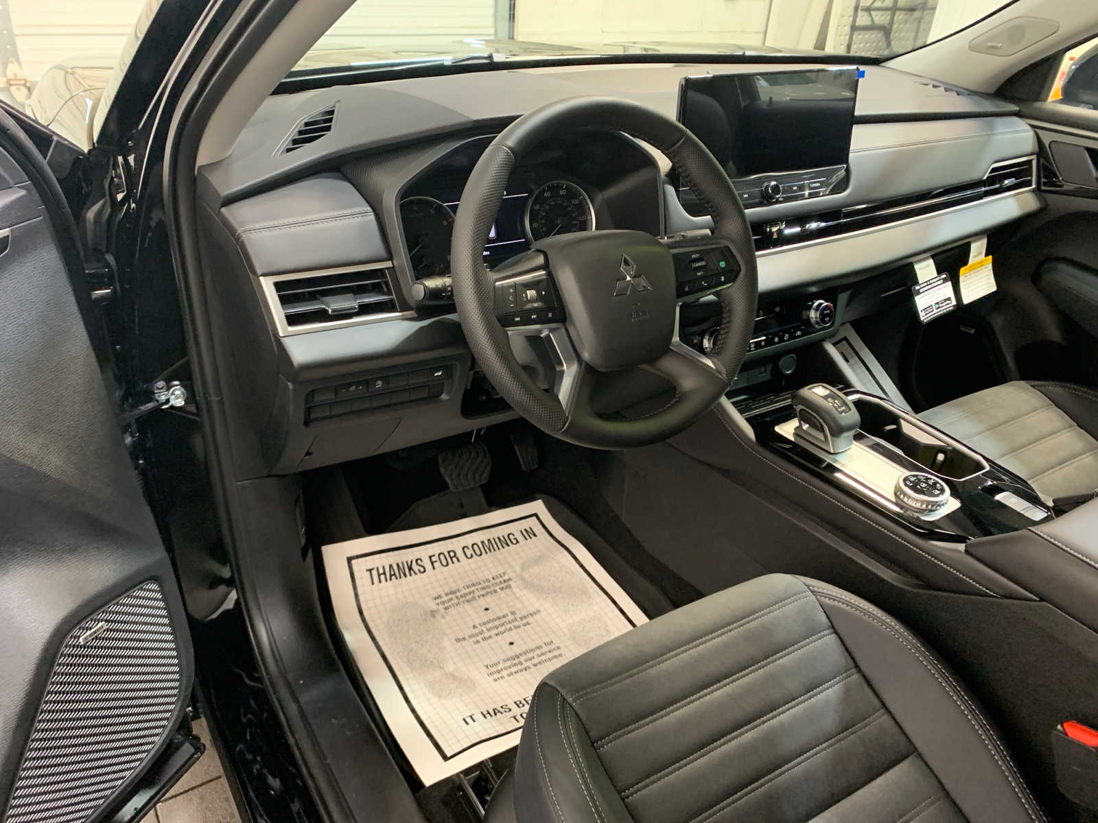 2026 Mitsubishi Outlander SE - Photo 9