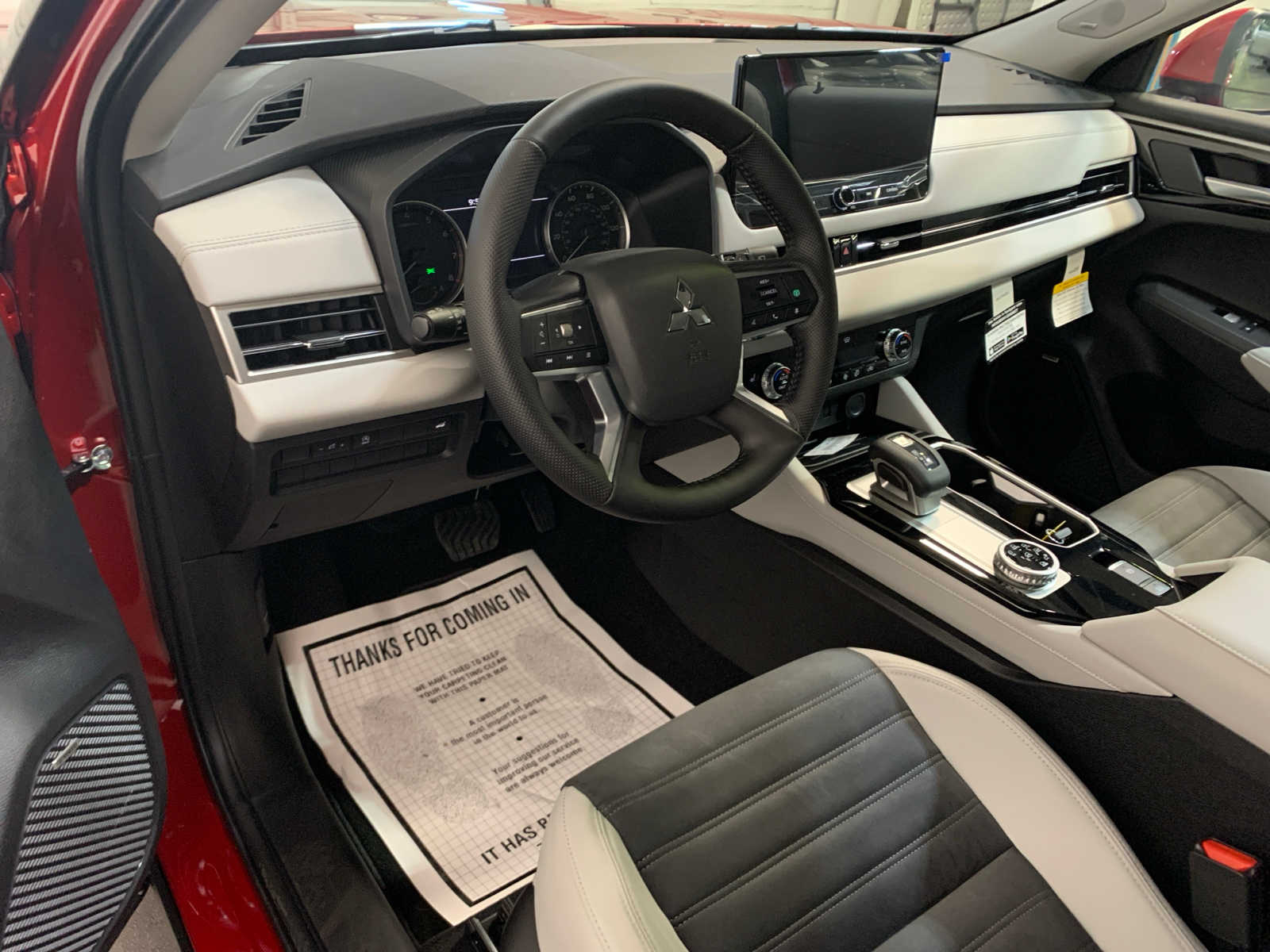 2026 Mitsubishi Outlander SE - Photo 9