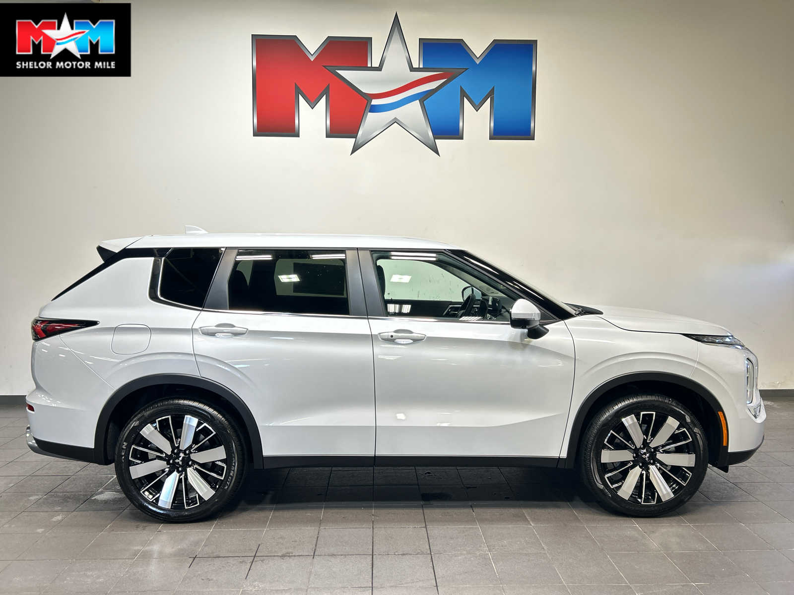2026 Mitsubishi Outlander SE