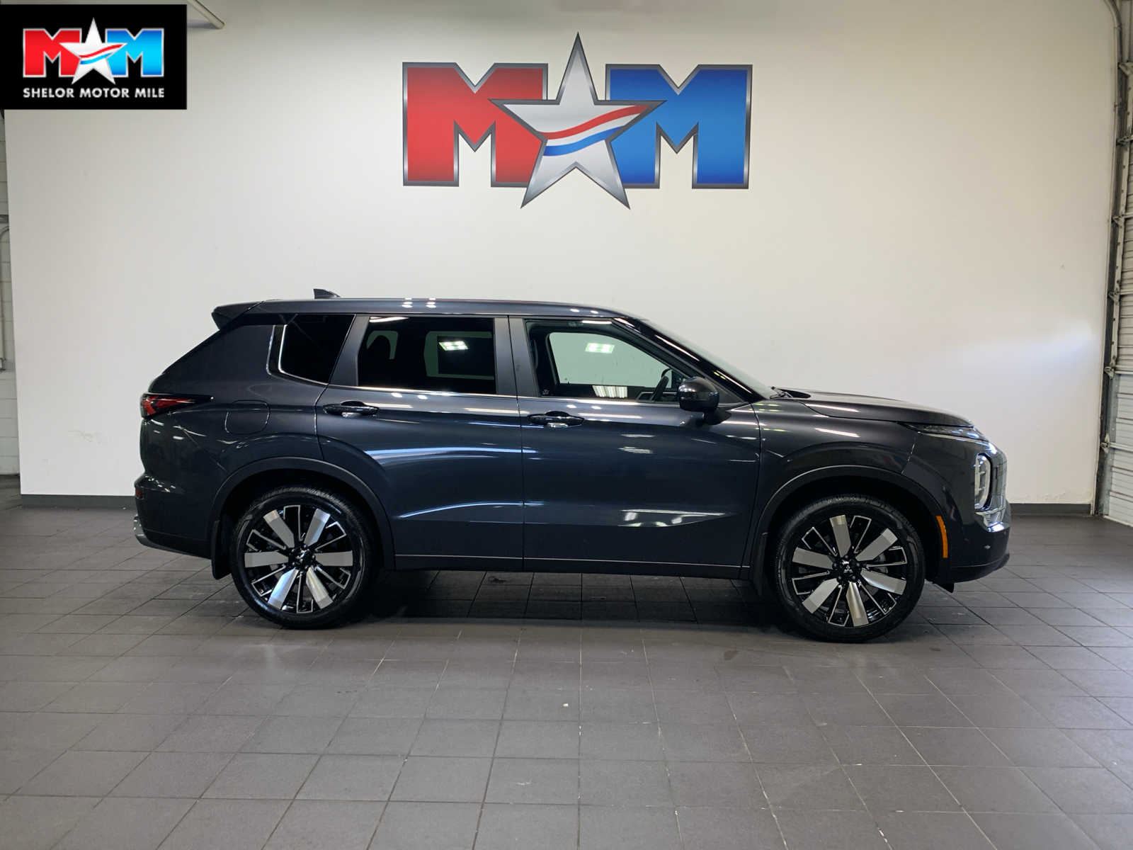 2026 Mitsubishi Outlander SE's photo