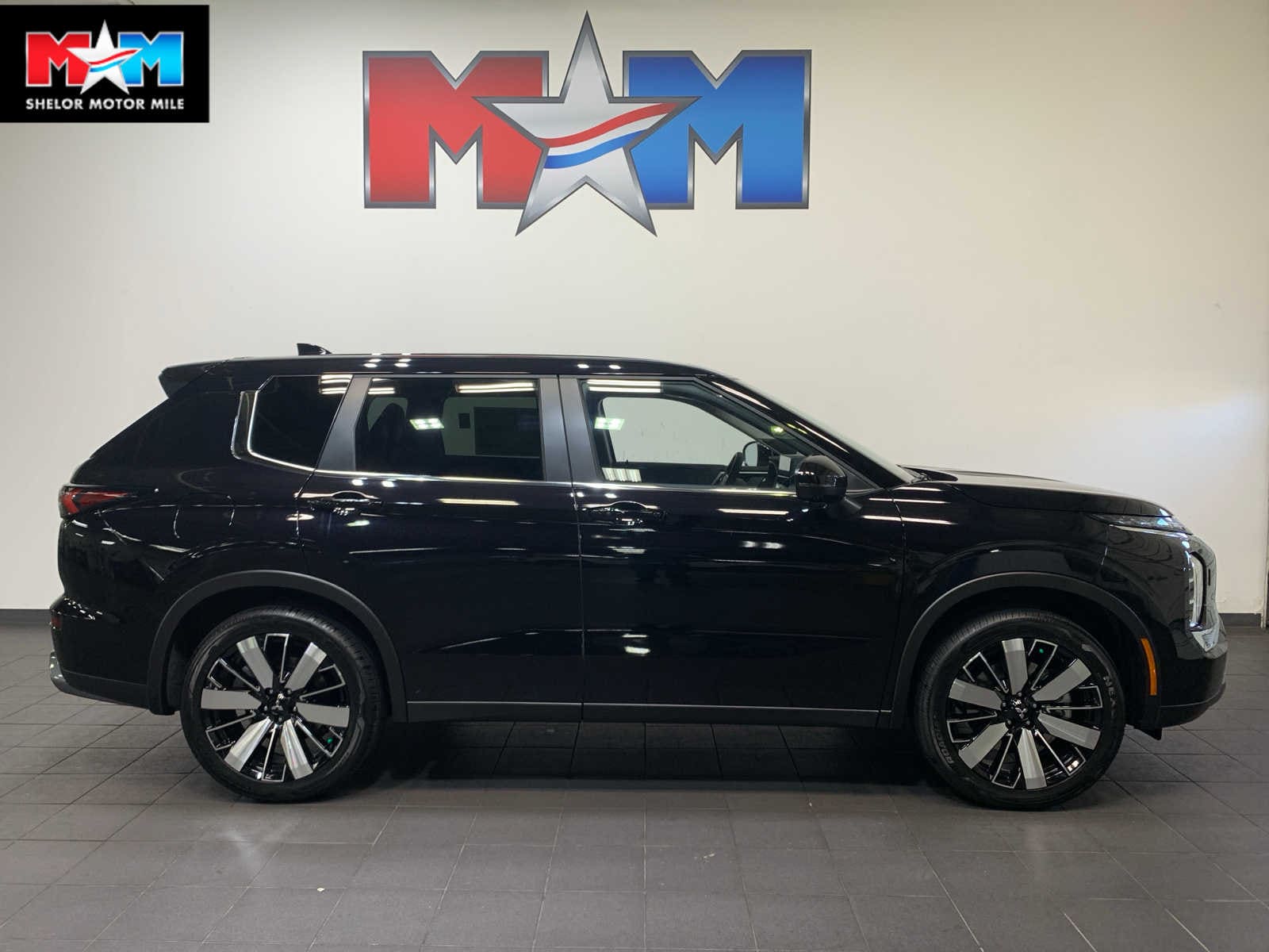 2025 Mitsubishi Outlander SE's photo