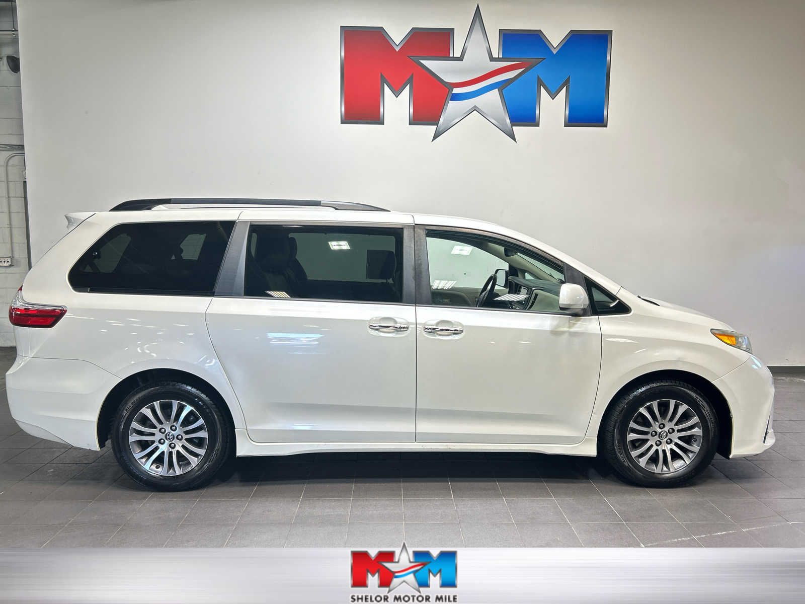 2019 Toyota Sienna XLE