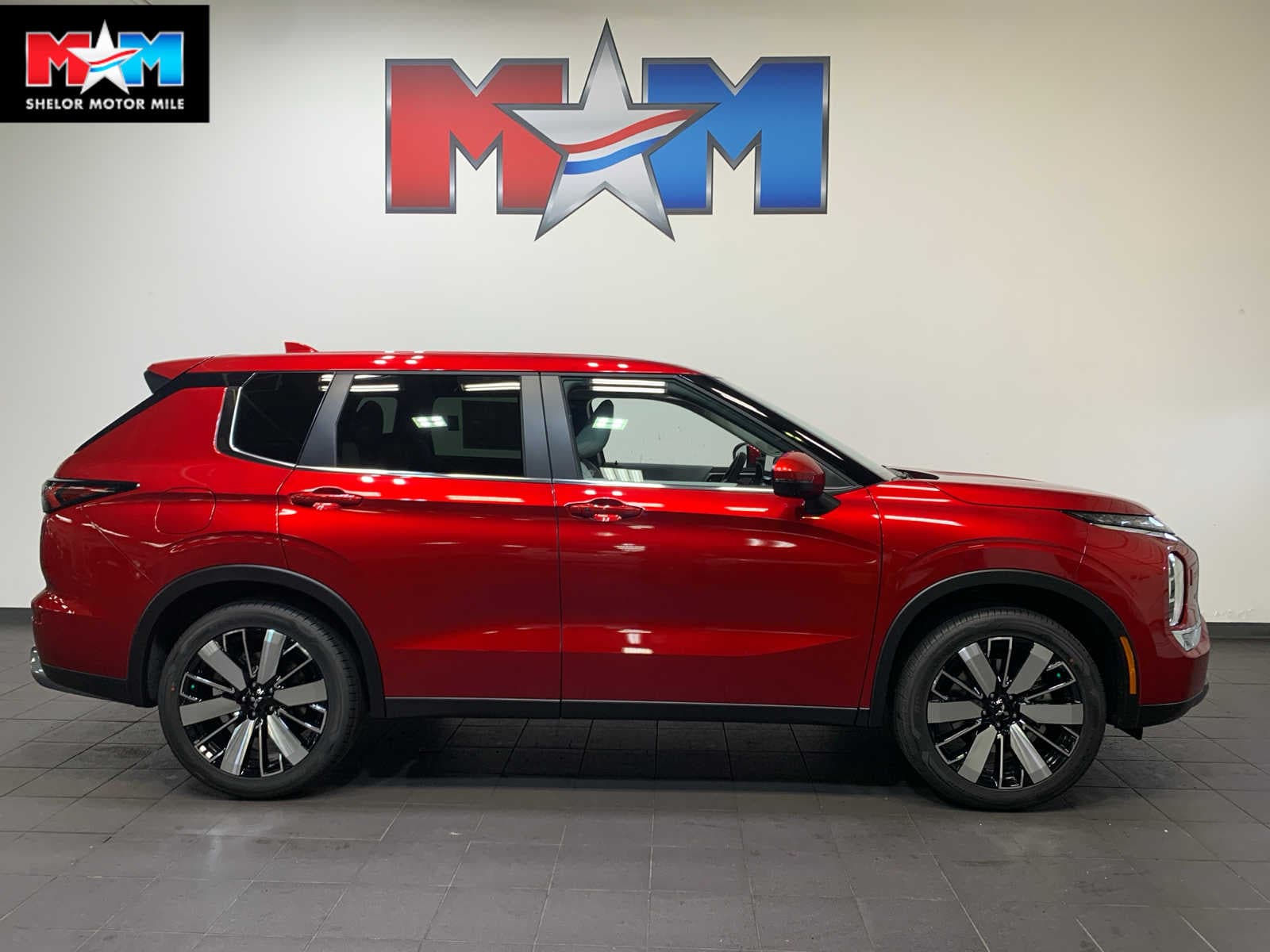 2025 Mitsubishi Outlander SE's photo