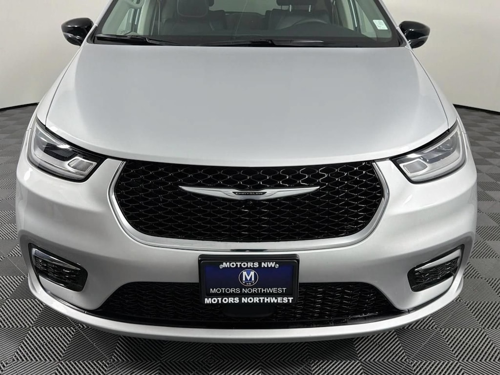 Used 2024 Chrysler Pacifica Plug-In Hybrid Select Van Passenger Van