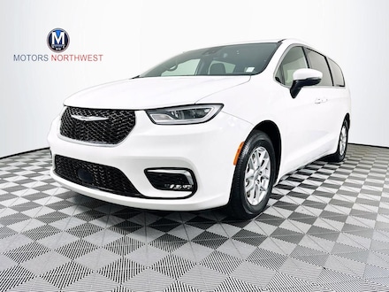 2023 Chrysler Pacifica Touring Van Passenger Van