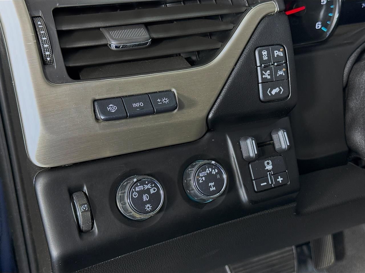 2019 GMC Yukon Denali - Photo 41