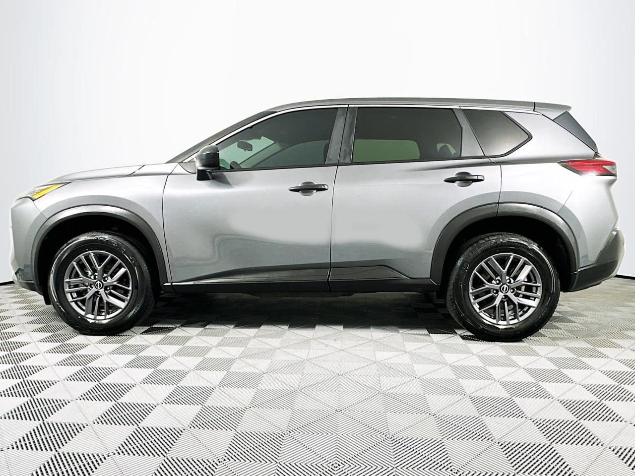 2023 Nissan Rogue S - Photo 7