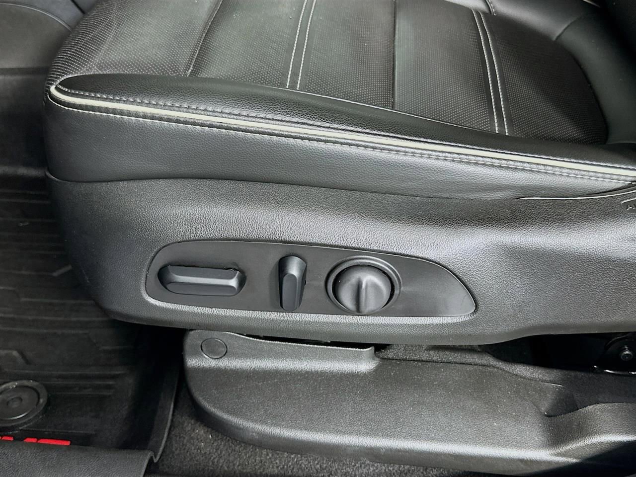 2021 GMC Acadia Denali - Photo 42